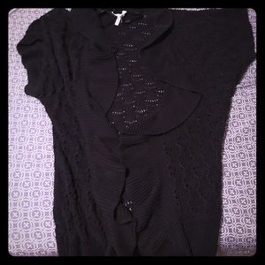 Short sleeved knitted sweater